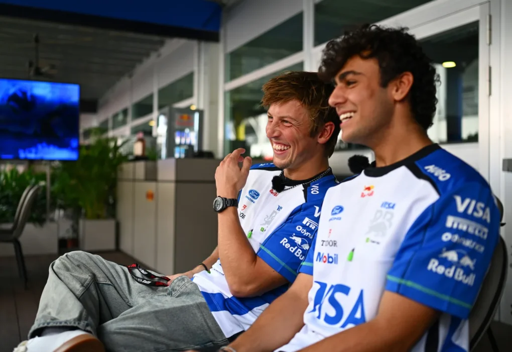 Liam Lawson et Arvid Lindblad au Grand Prix de Singapour 2026.