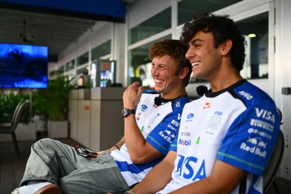 Liam Lawson et Arvid Lindblad au Grand Prix de Singapour 2026.