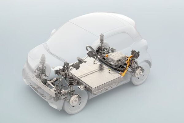 La Smart #2 présente la silhouette compacte d’une citadine électrique à deux places.