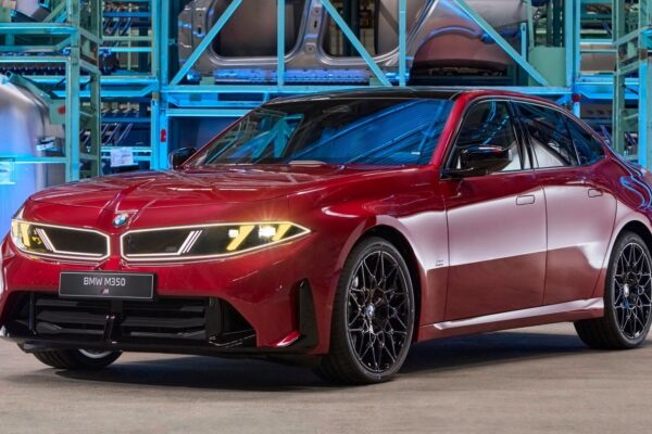 Une BMW Série 3 sur une ligne de production du constructeur.