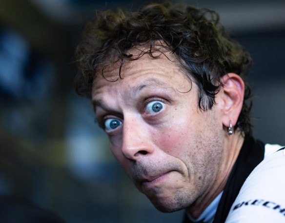 Valentino Rossi et Marc Marquez, deux champions du MotoGP dont la rivalité de 2015 sera évoquée dans un livre.