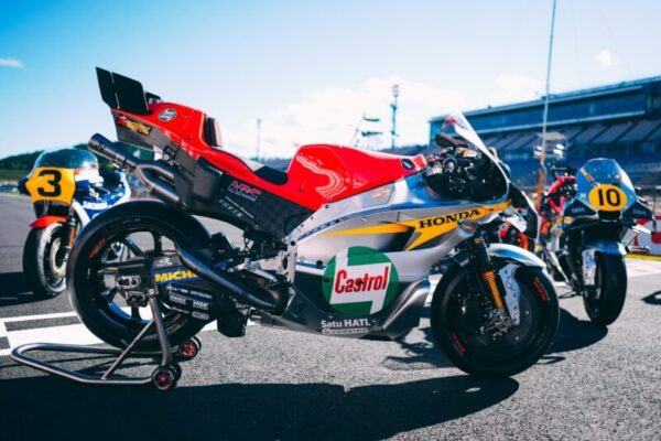 La Honda RC213V arborant une livrée inspirée de la RC181 pour le GP du Japon.