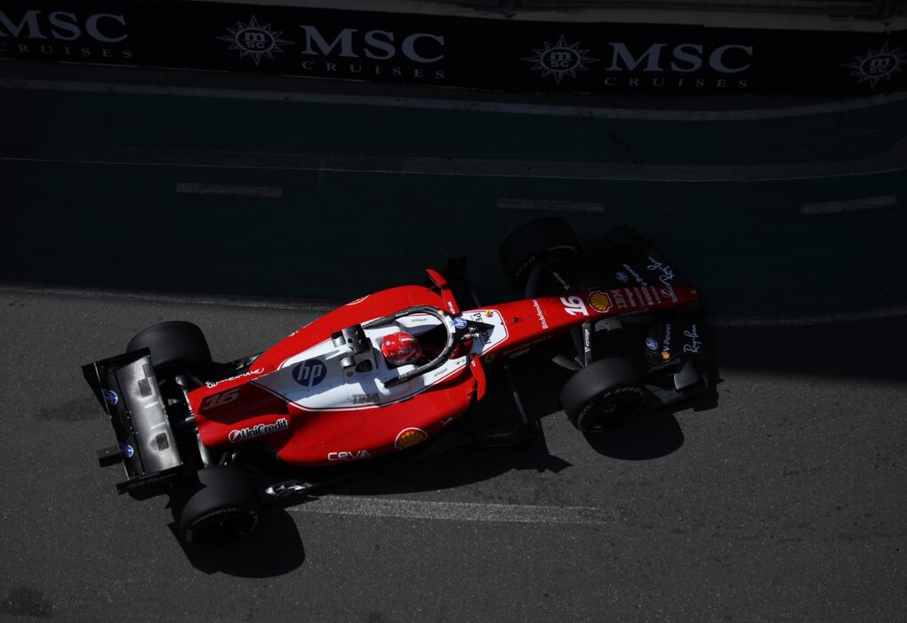 La Ferrari de Charles Leclerc en piste lors des essais libres à Sepang.