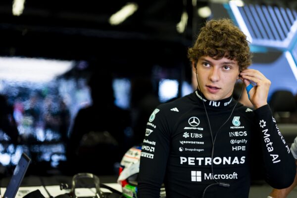 La monoplace Mercedes W17 en piste à Sepang lors du GP de Malaisie.