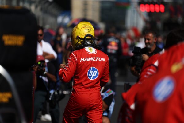 Lewis Hamilton au volant de sa Ferrari sur le circuit de Sepang.