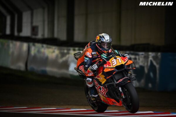 Pedro Acosta sur sa KTM lors du Grand Prix du Japon à Motegi.