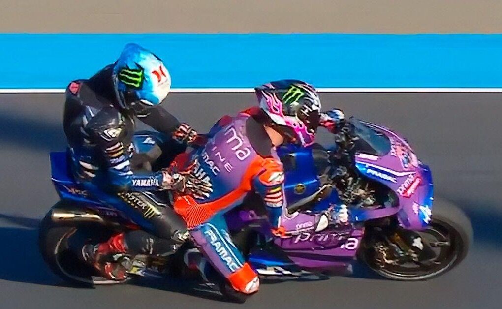 Des pilotes de MotoGP roulent sur le circuit de Motegi au Japon.