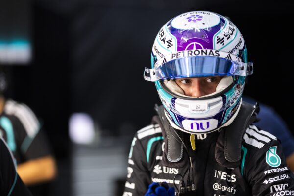 La Mercedes de Kimi Antonelli en piste lors des essais libres à Sepang.
