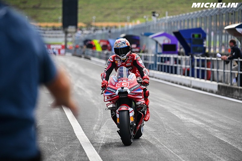 Marc Marquez au guidon de sa Ducati lors du Sprint du Grand Prix du Japon de MotoGP.