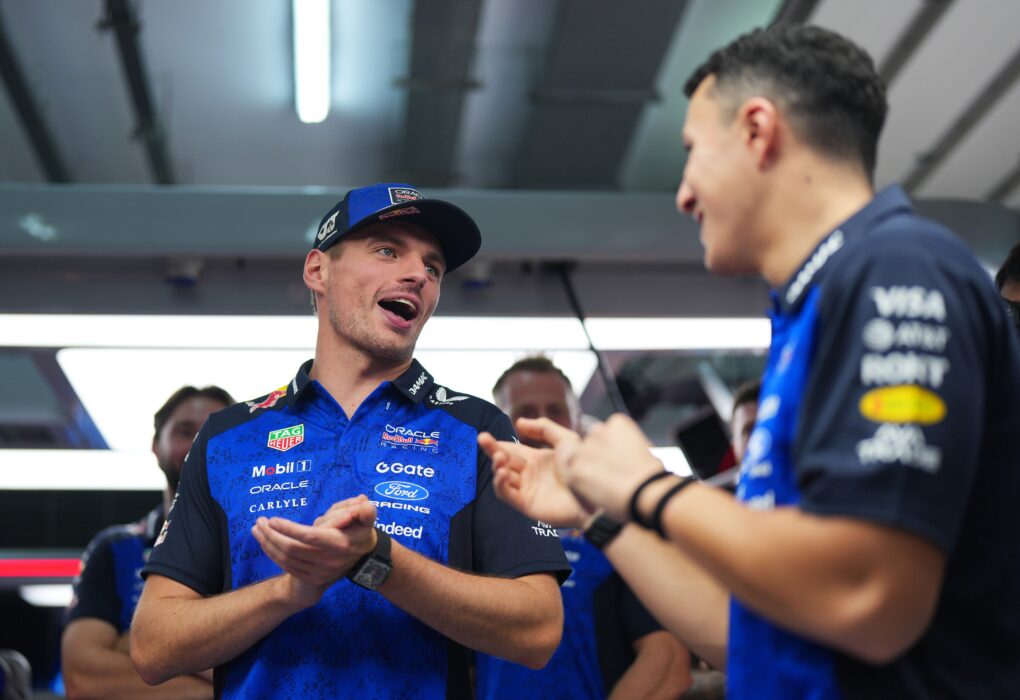 Max Verstappen au volant de sa Red Bull sur le circuit de Sepang.