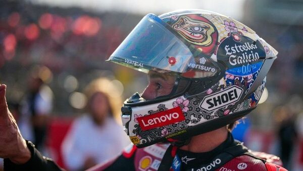 Des pilotes de MotoGP disputent une course sur le circuit de Motegi au Japon.