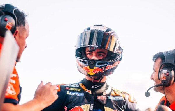 Pedro Acosta au guidon de sa KTM lors du Grand Prix du Japon MotoGP à Motegi.