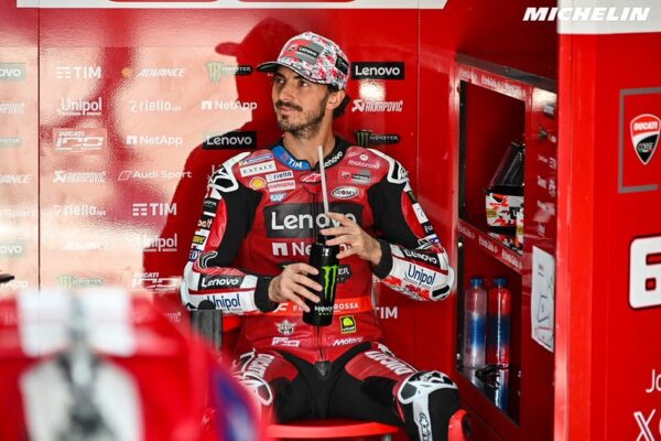 Pecco Bagnaia au guidon de sa Ducati sur le circuit de Motegi au Japon.