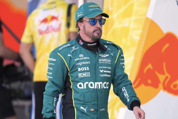 Fernando Alonso avec Aston Martin lors du rendez-vous de F1 à Sepang.