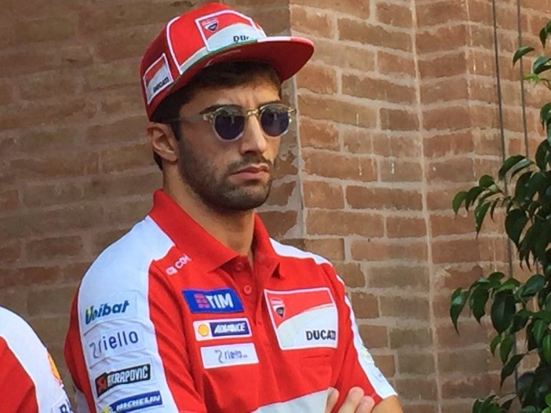 Andrea Iannone au guidon d'une Ducati en MotoGP.