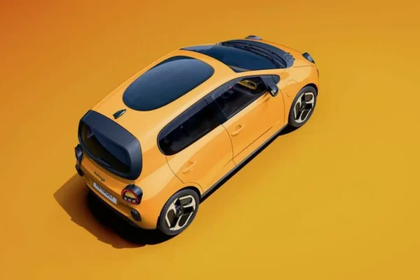 La Renault Twingo E-Tech équipée du toit vitré panoramique Twingobay.