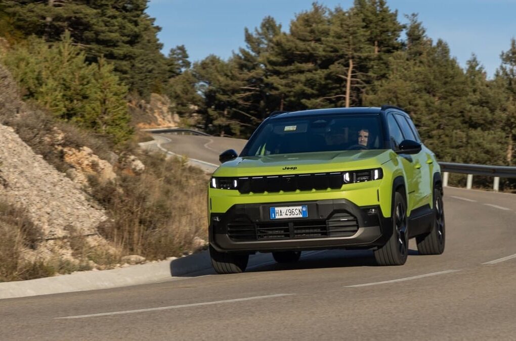 Un SUV électrique Stellantis proposé en location longue durée aux chauffeurs de taxi.