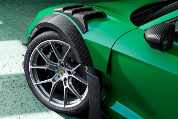 Une Porsche 918 Spyder, sportive évoquée comme inspiration pour un futur modèle très exclusif.