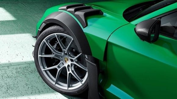 Porsche mise sur les modèles haut de gamme et la personnalisation pour augmenter la valeur par client.
