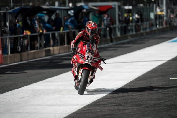 Une moto du championnat WorldSBK sur le circuit d’Estoril.
