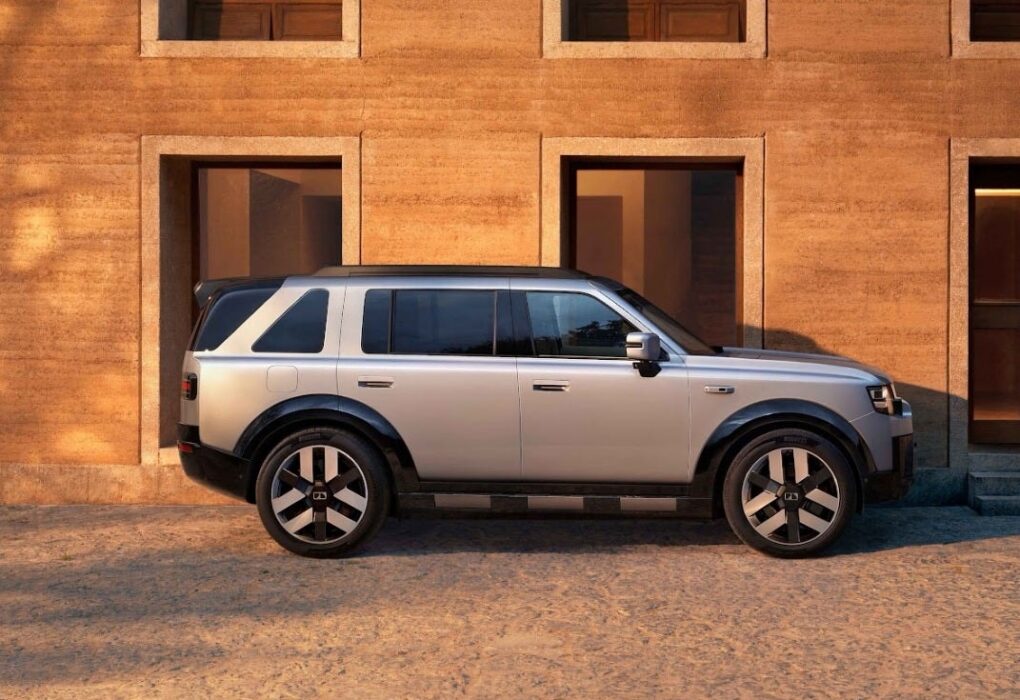 Le Freelander 8 présenté à l'occasion de son lancement international aux Émirats arabes unis.