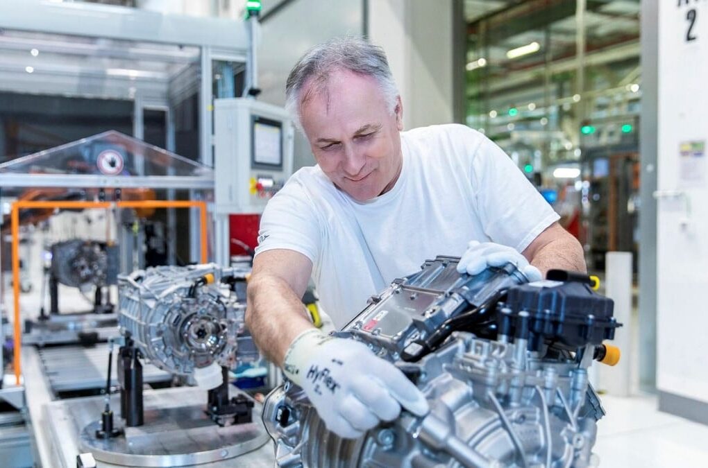 Des salariés dans un atelier du constructeur Audi.