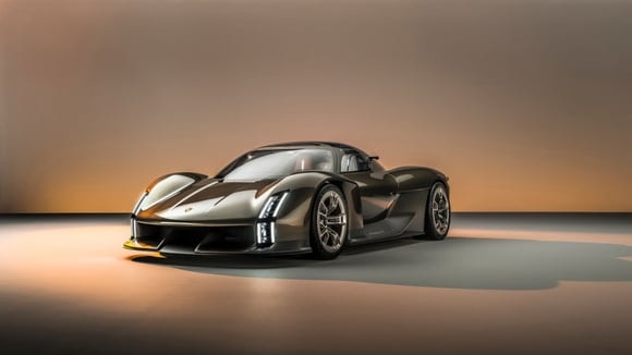 La Mission X, dévoilée en 2023, donnait déjà un aperçu de la vision de Porsche pour une future hypercar électrique. La nouvelle supercar à moteur central annoncée aujourd’hui constitue toutefois un projet distinct, dont un premier aperçu sera dévoilé le 15 octobre avec la Mission S.