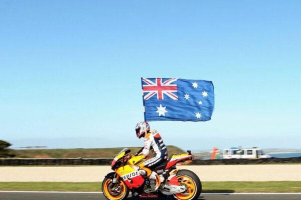 Casey Stoner au guidon d’une moto de Grand Prix sur le circuit de Phillip Island.