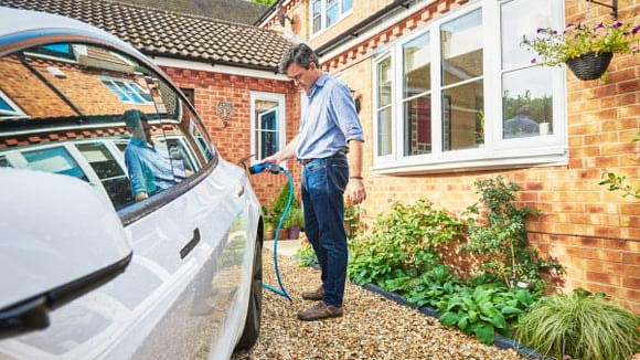 Pour l'instant, la recharge à domicile est imbattable face au carburant pétrolier.