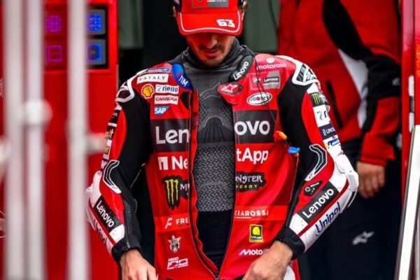 Pecco Bagnaia au guidon de sa Ducati en MotoGP.