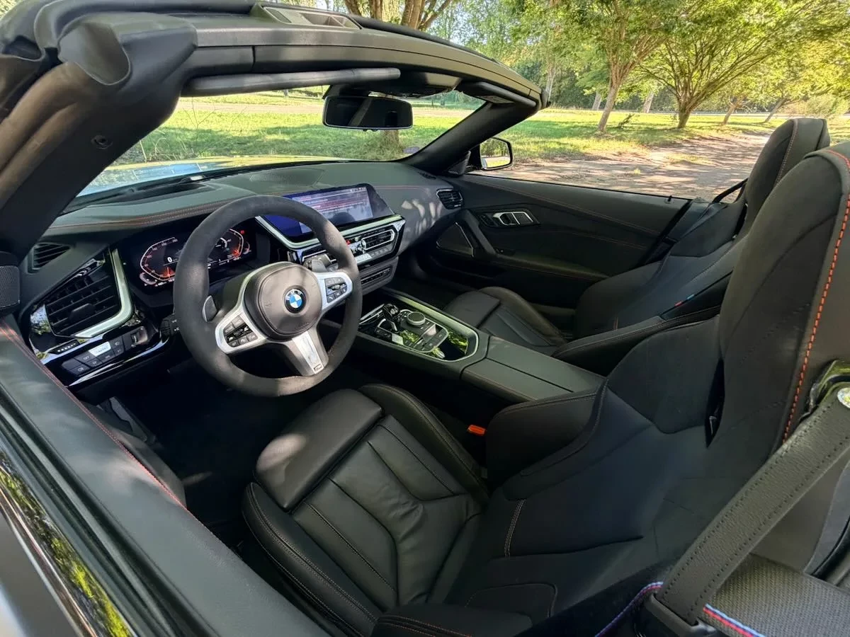 L’aménagement du BMW Z4 respire la qualité