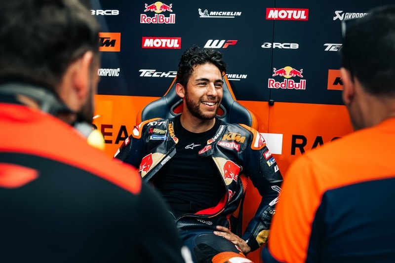Enea Bastianini au guidon de sa moto pendant le Grand Prix du Japon à Motegi.