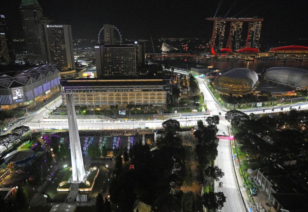 Un voile de fumée autour du circuit de Marina Bay avant le GP de Singapour.