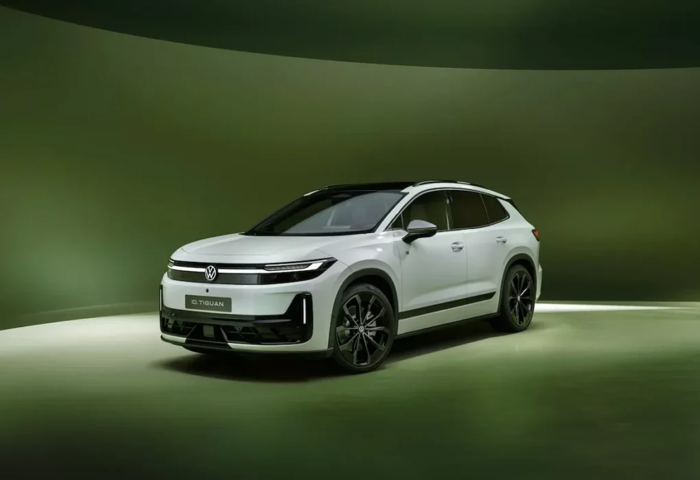 Le Volkswagen ID. Tiguan électrique présente une carrosserie plus verticale et des lignes marquées.