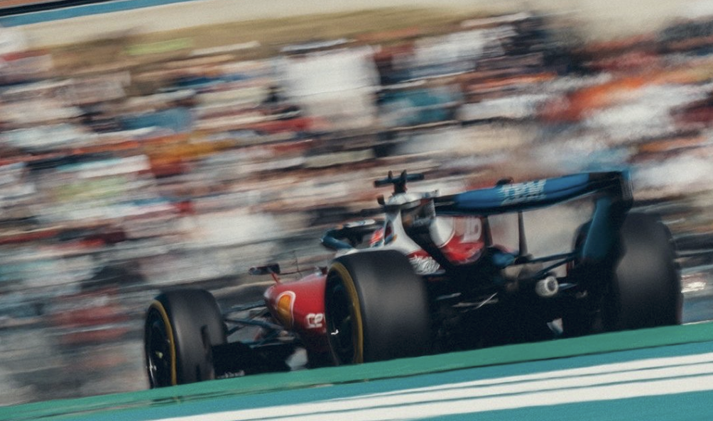 Aileron arrière rotatif d’une monoplace de F1 associé au concept « Macarena ».