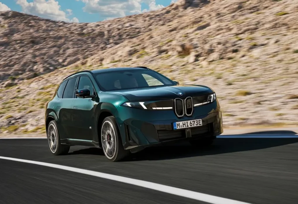 La BMW iX3 M60 xDrive, déclinaison M Performance du SUV électrique de nouvelle génération.