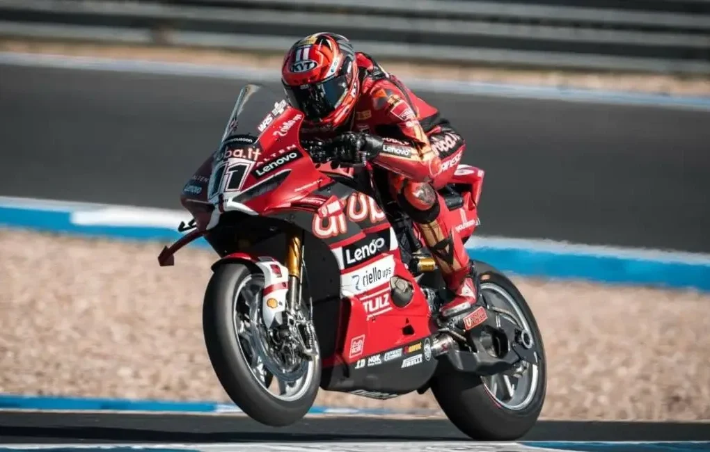 Classement de la course 1 de Superbike à Estoril remportée par Nicolò Bulega.