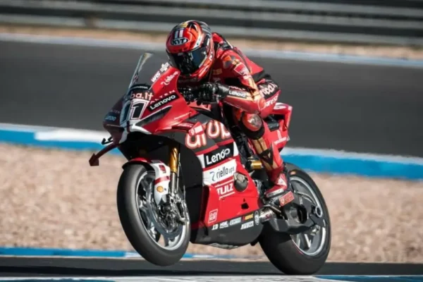 Classement de la course 1 de Superbike à Estoril remportée par Nicolò Bulega.