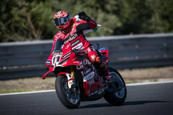 Classement de la course Superpole du Superbike à Estoril remportée par Nicolò Bulega.