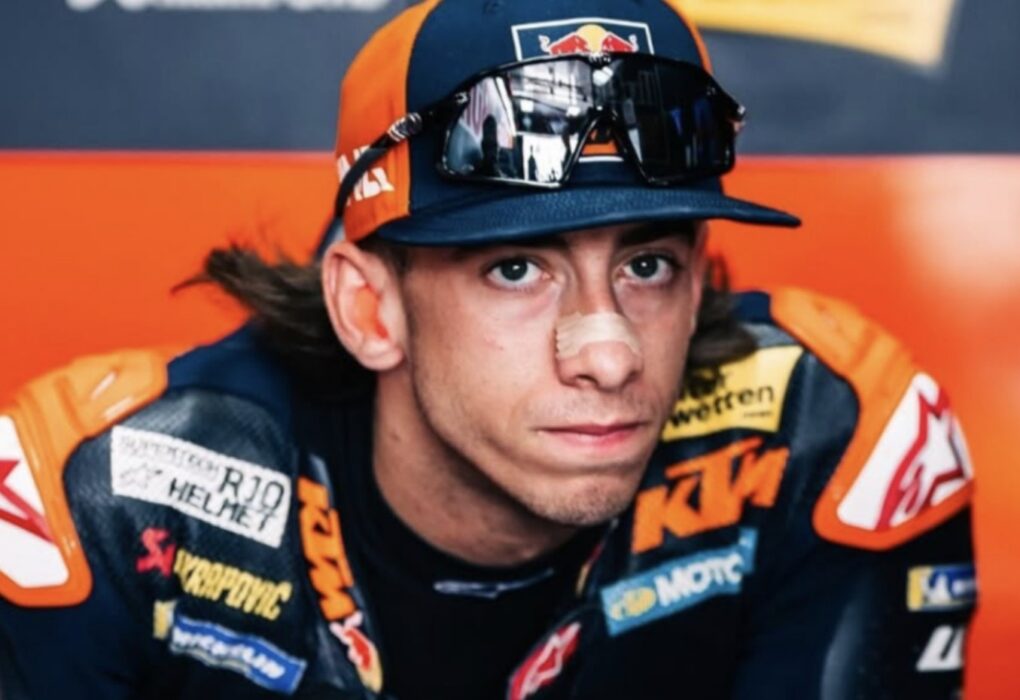 Pedro Acosta et Marc Marquez en piste sur le circuit de Mandalika lors du GP d'Indonésie.