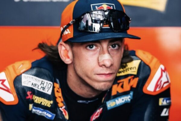 Pedro Acosta et Marc Marquez en piste sur le circuit de Mandalika lors du GP d'Indonésie.