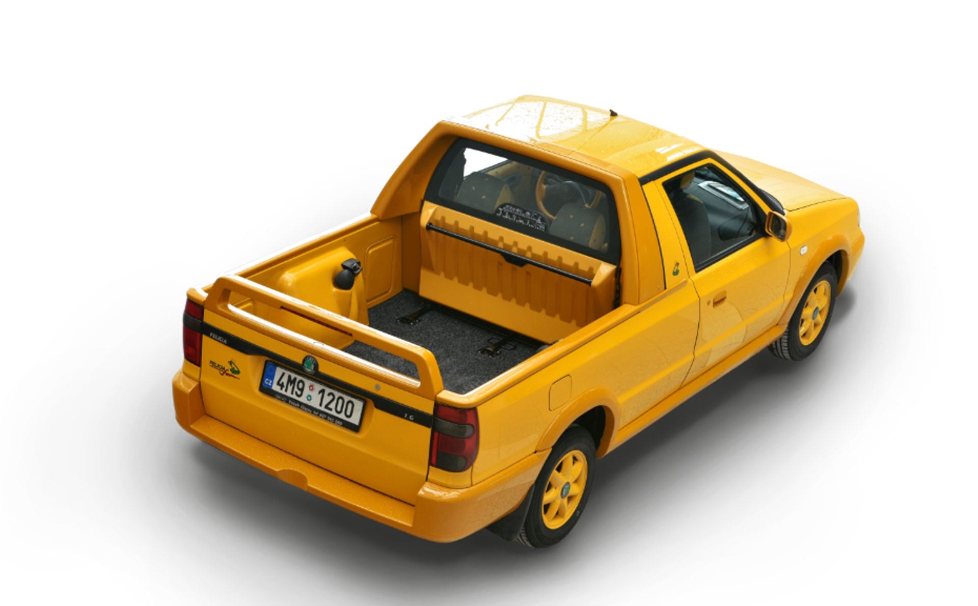 La Škoda Felicia en pick-up biplace à benne longue.