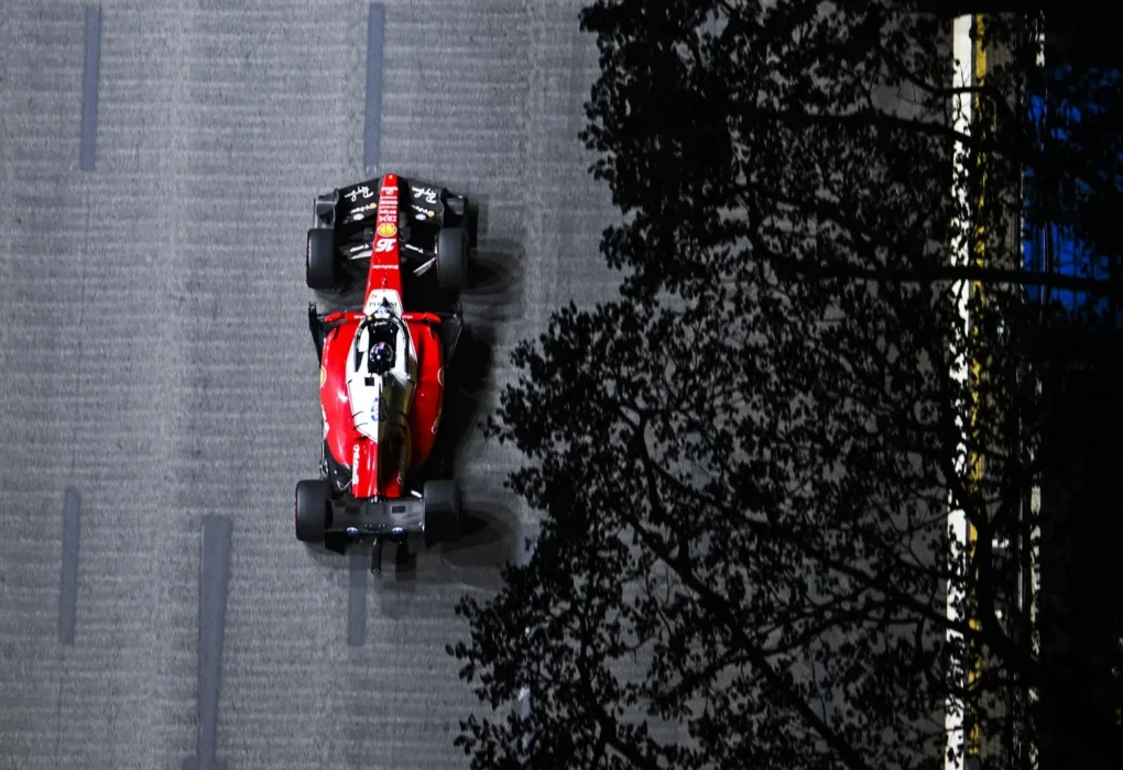 Charles Leclerc au volant de sa monoplace Ferrari lors du GP de Singapour.