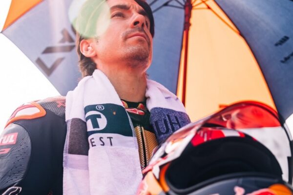 Maverick Viñales au guidon de sa KTM sur le circuit de Mandalika lors du Grand Prix d’Indonésie.