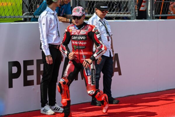 Marc Marquez dans le paddock du MotoGP lors d’un week-end de Grand Prix.