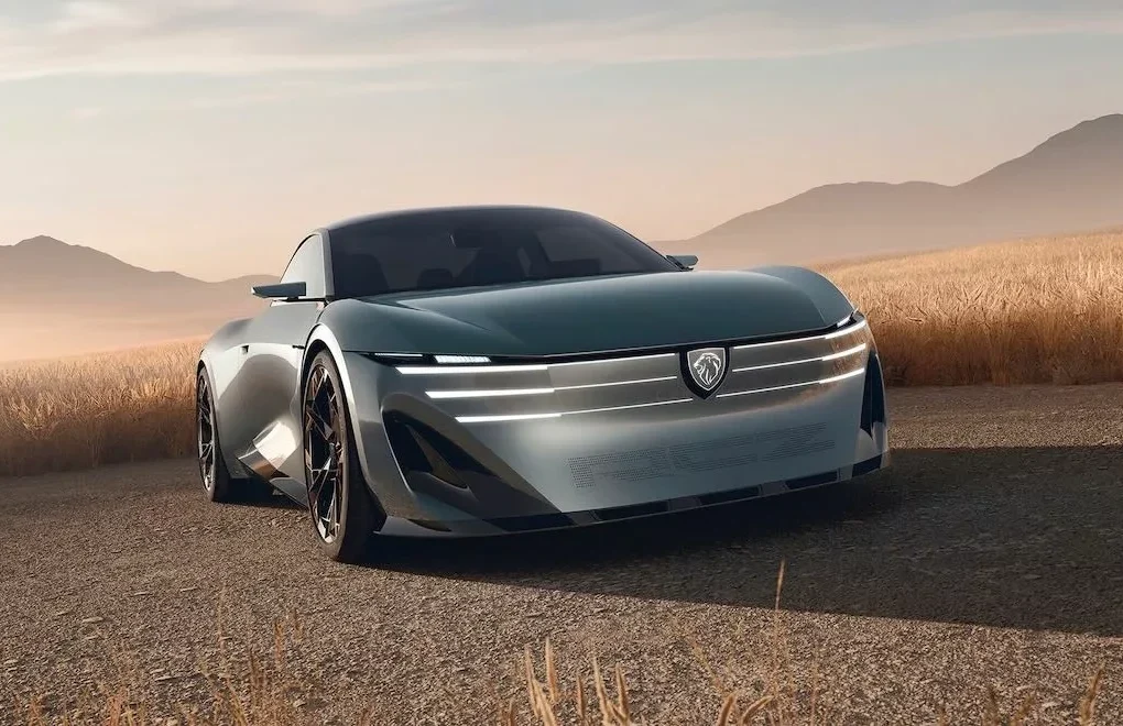 Le concept Peugeot RCZ Vision présente une silhouette de coupé bas et un habitacle largement vitré.