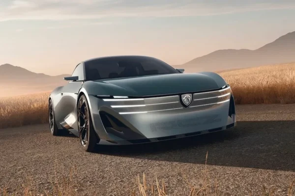Le concept Peugeot RCZ Vision présente une silhouette de coupé bas et un habitacle largement vitré.