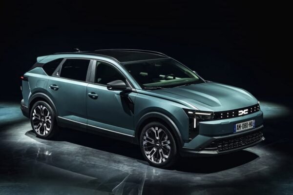 Le Dacia Striker, un grand break surélevé aux lignes de crossover.