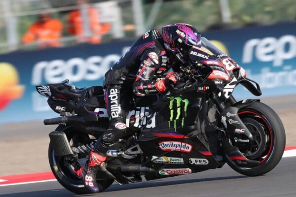 Jorge Martin sur son Aprilia sur la grille de départ du Grand Prix d’Indonésie à Mandalika.