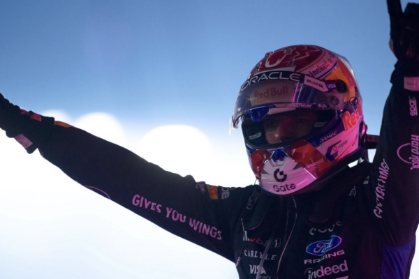 Max Verstappen au volant de sa Red Bull lors du GP de Singapour.